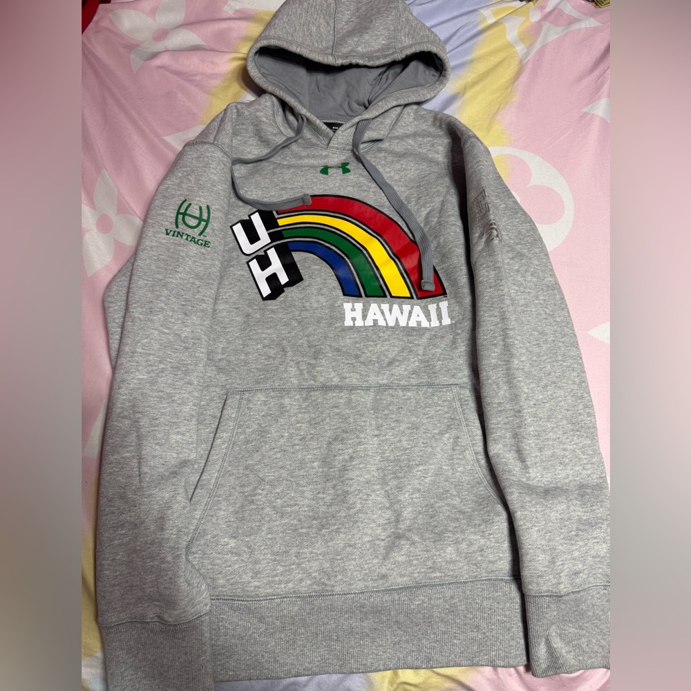 University of Hawaii Men’s Small Under Armour Hoodie NEVER USED
